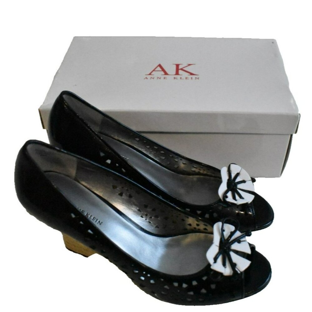 Anne Klein Maellipsem Black Patent Wedge Heels Round Toe New Size 9